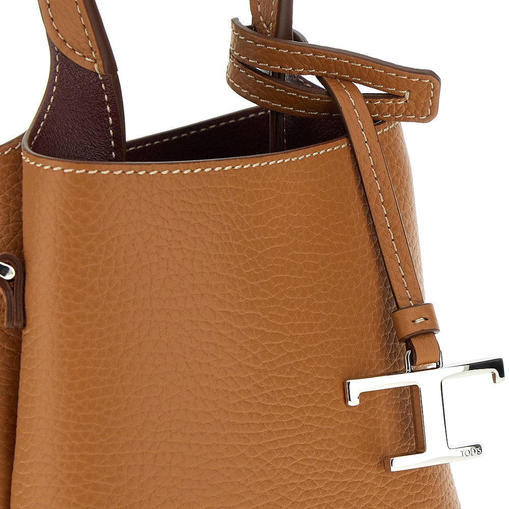 Micro bag in pelle con charm T Timeless