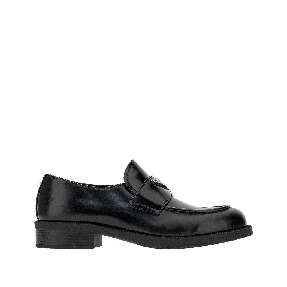 Spazzolato leather loafers with logo