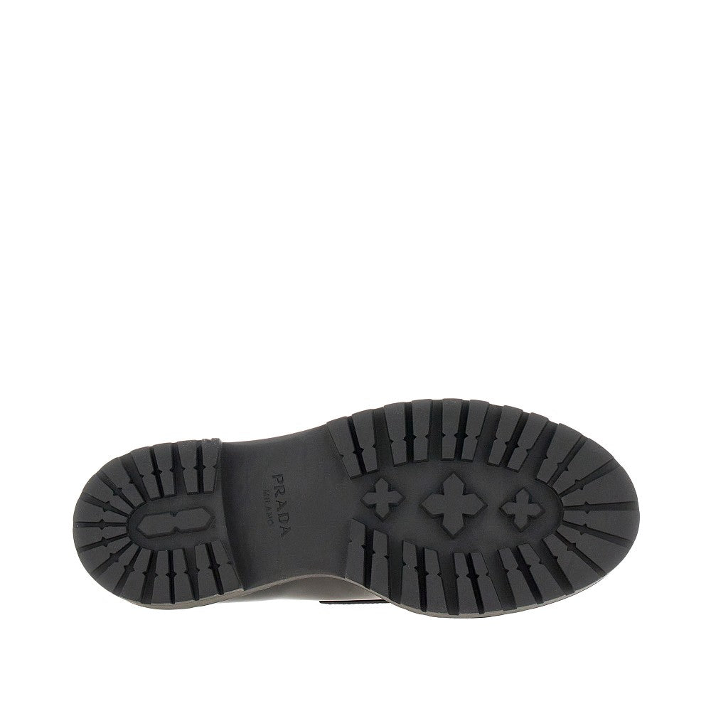 Spazzolato leather loafers with logo