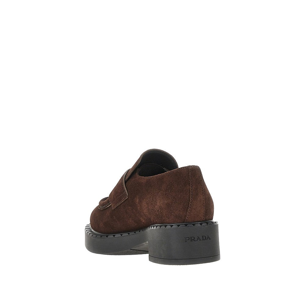 Mocassini in suede con logo triangolo