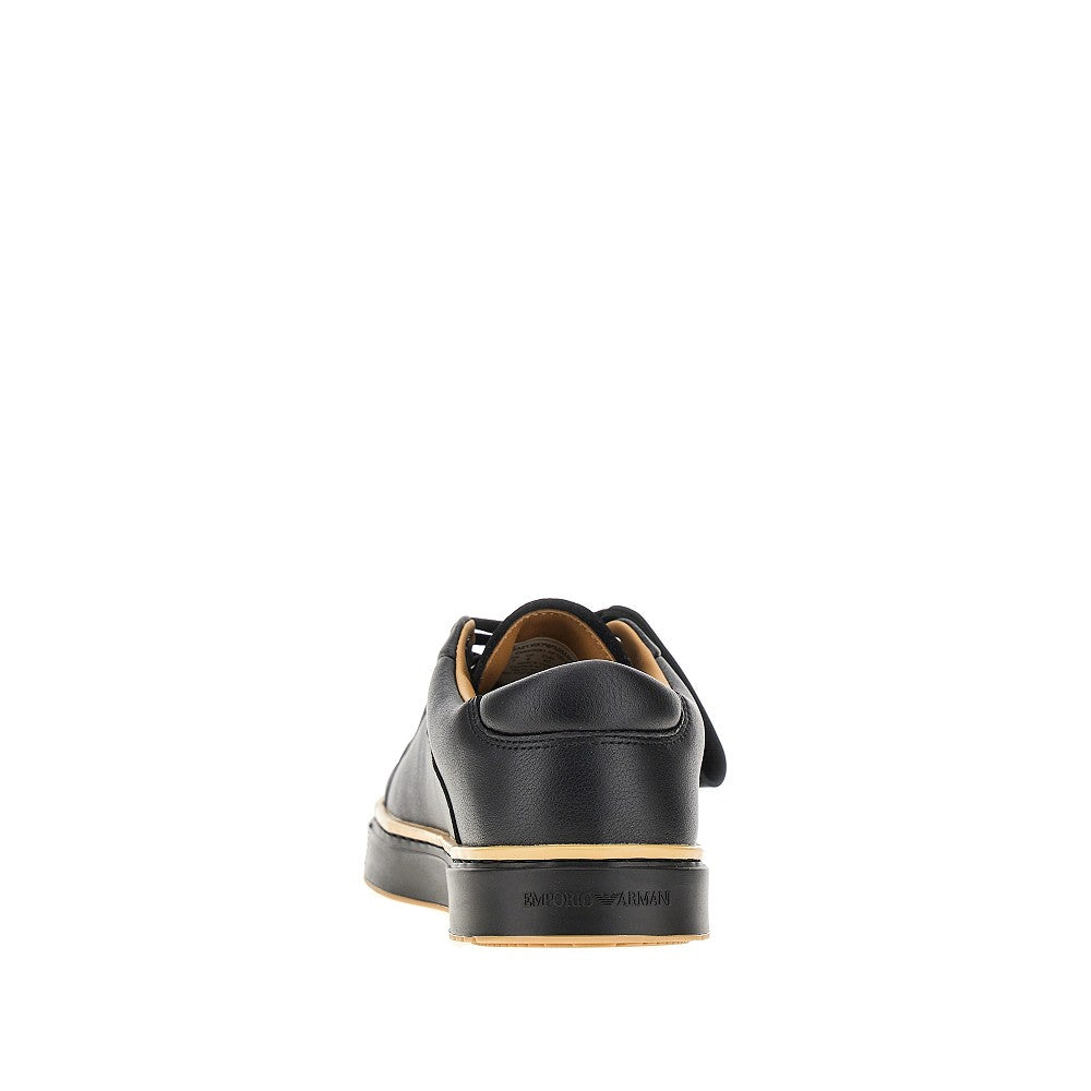 Sneakers in pelle con guardolo a contrasto