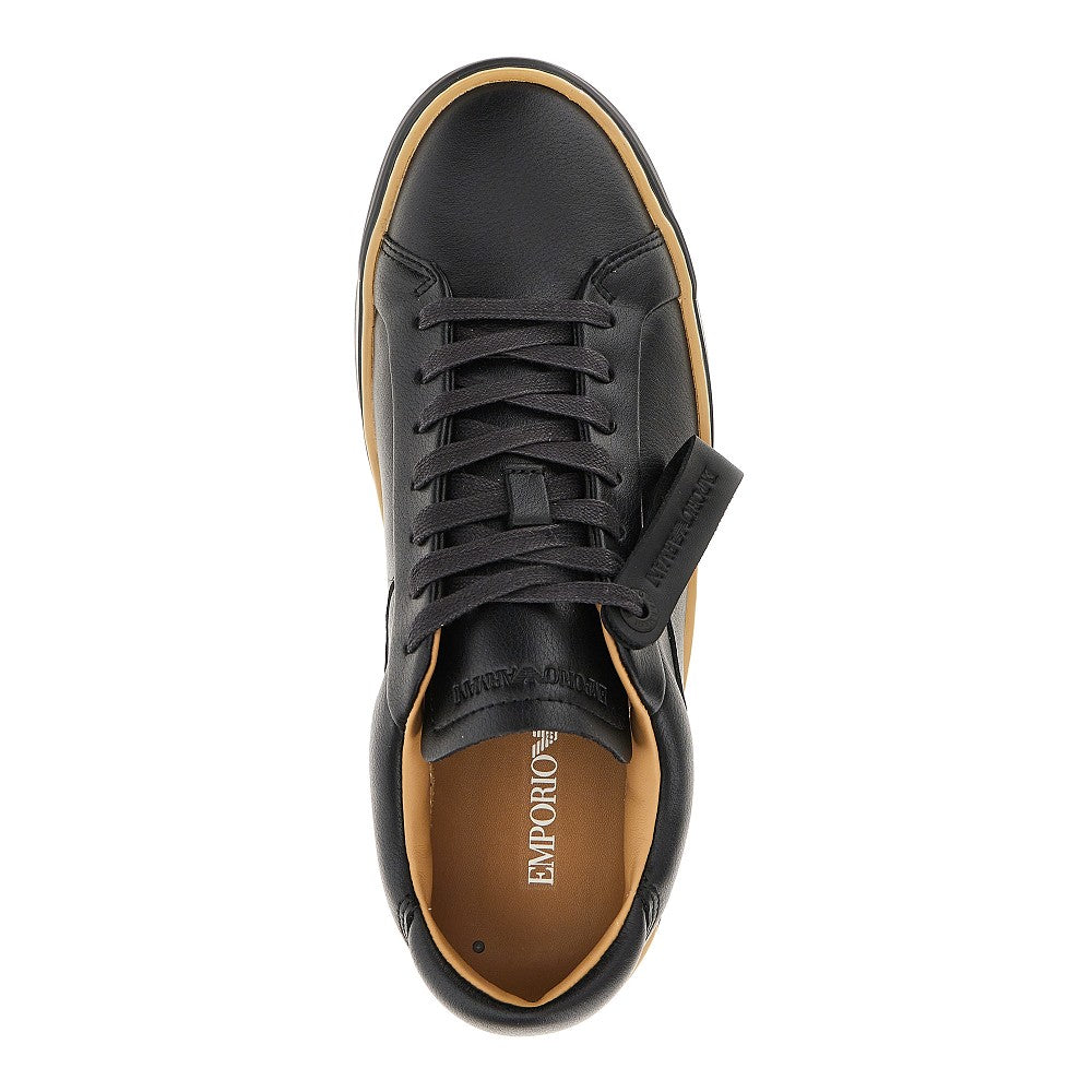 Sneakers in pelle con guardolo a contrasto