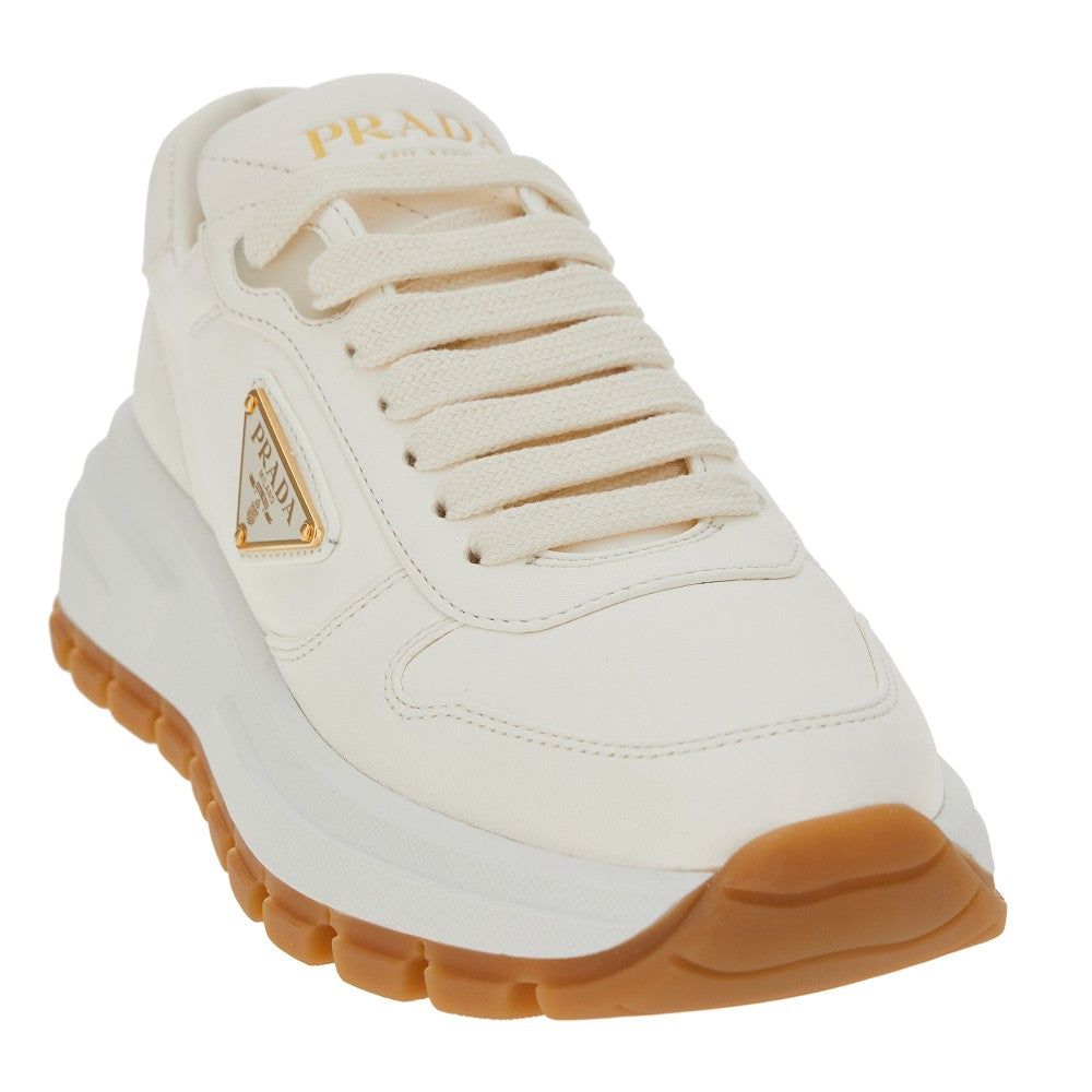 Sneakers in nappa con logo triangolo