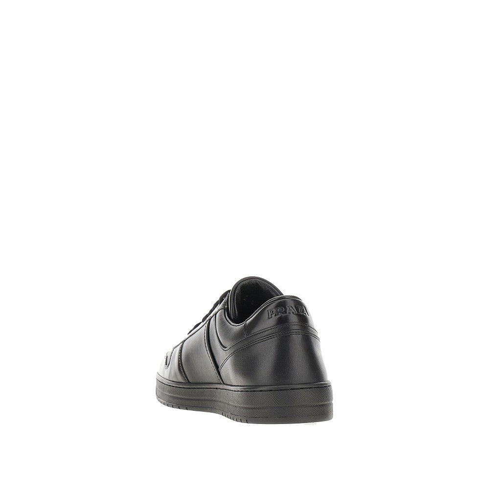 Sneakers in pelle con logo triangolo