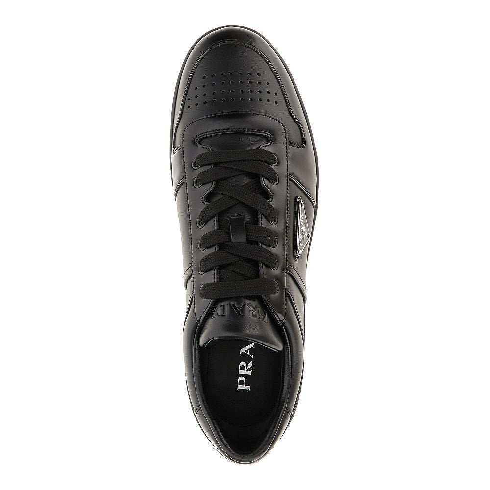 Sneakers in pelle con logo triangolo