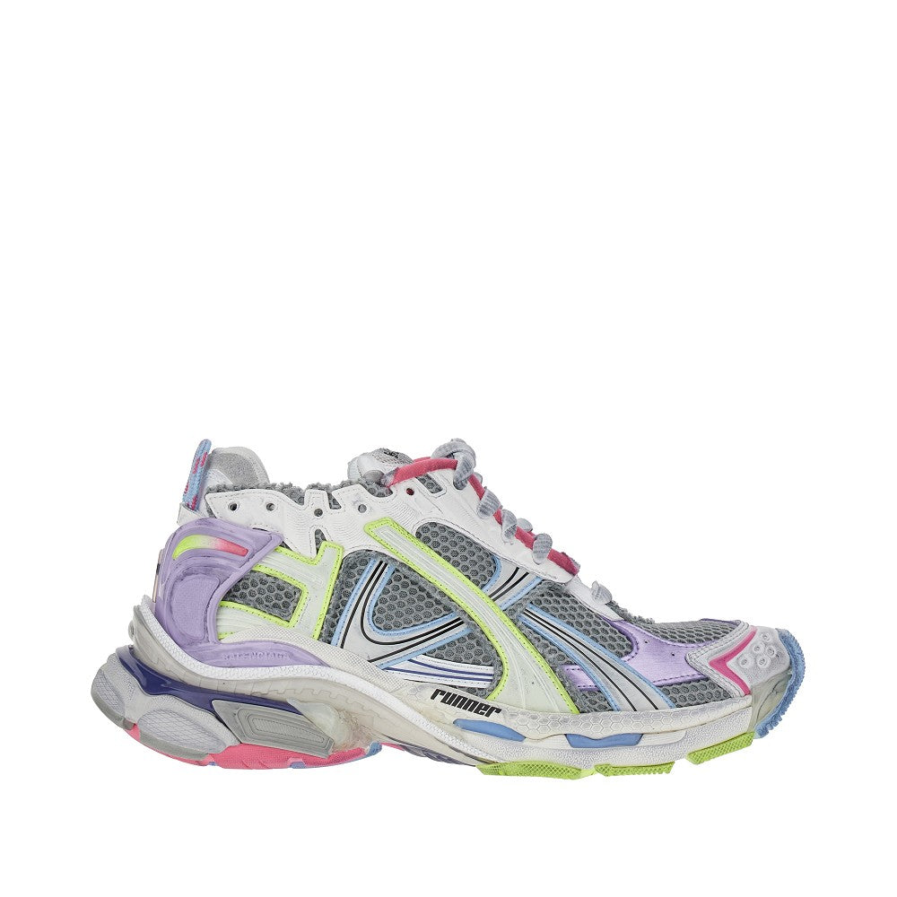 Runner sneakers