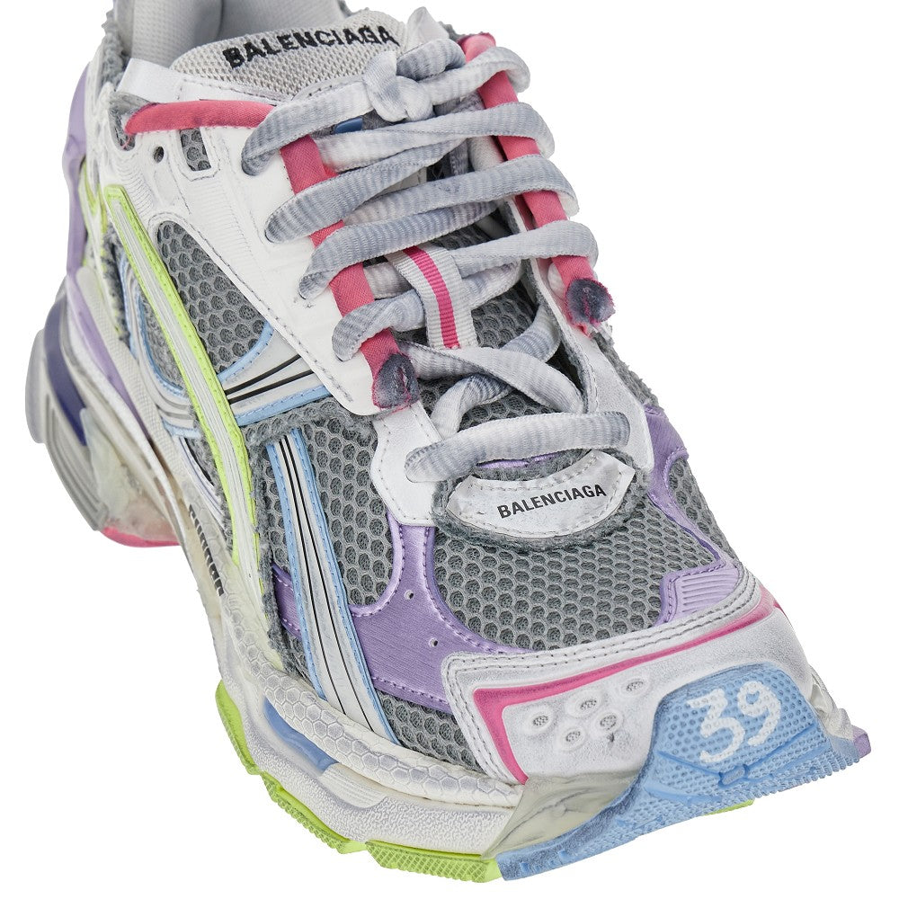 Runner sneakers