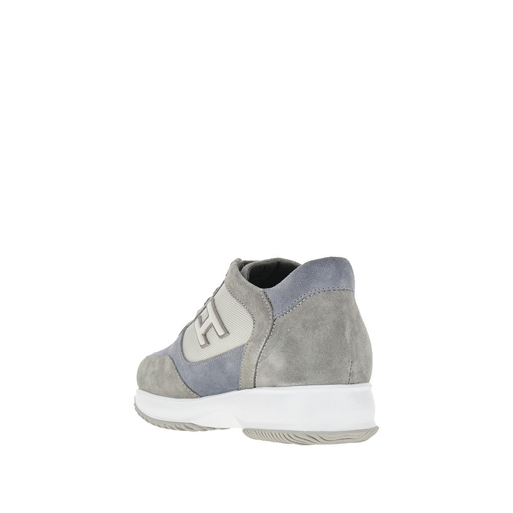 Sneakers Interactive