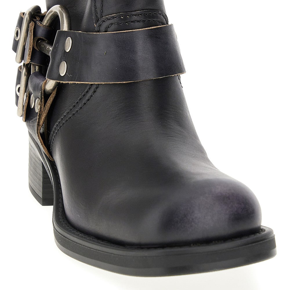 Leather boots with buckles