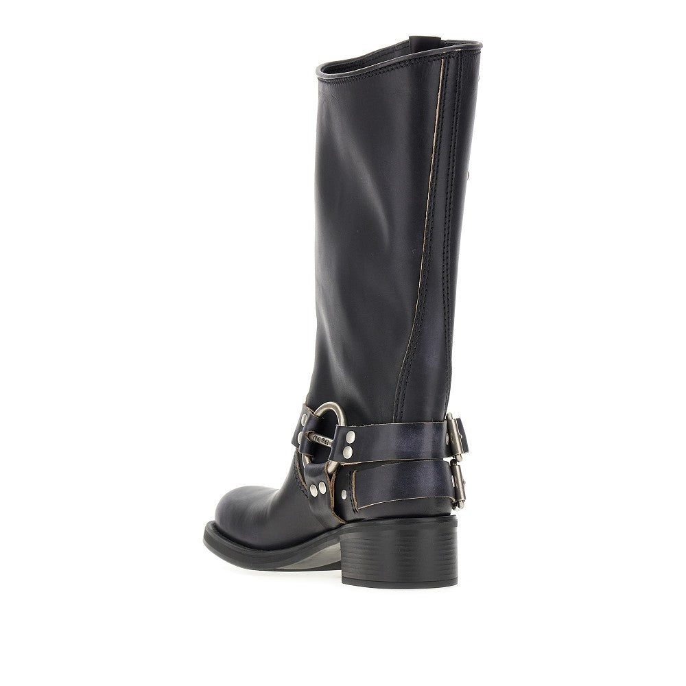 Leather boots with buckles