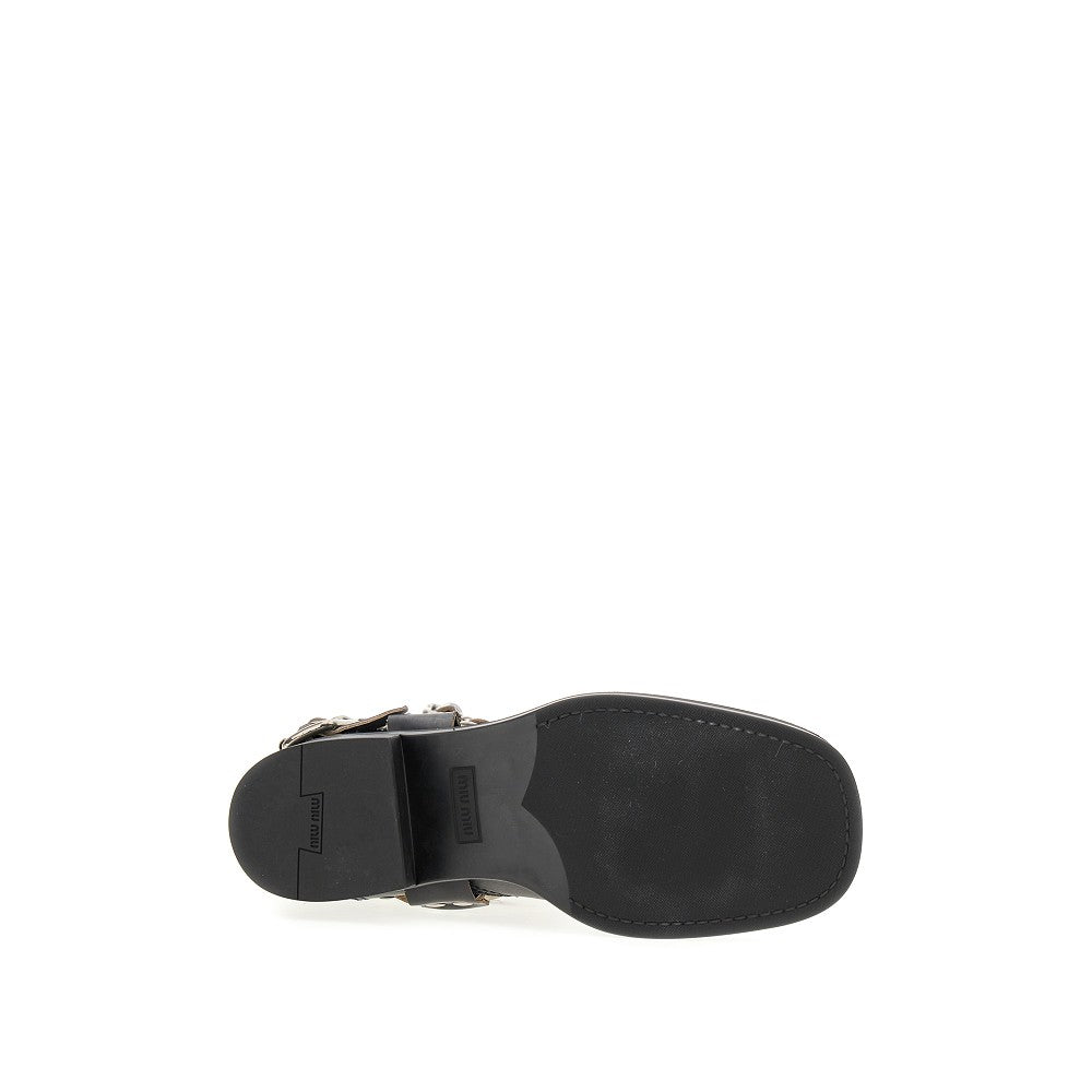 Leather boots with buckles