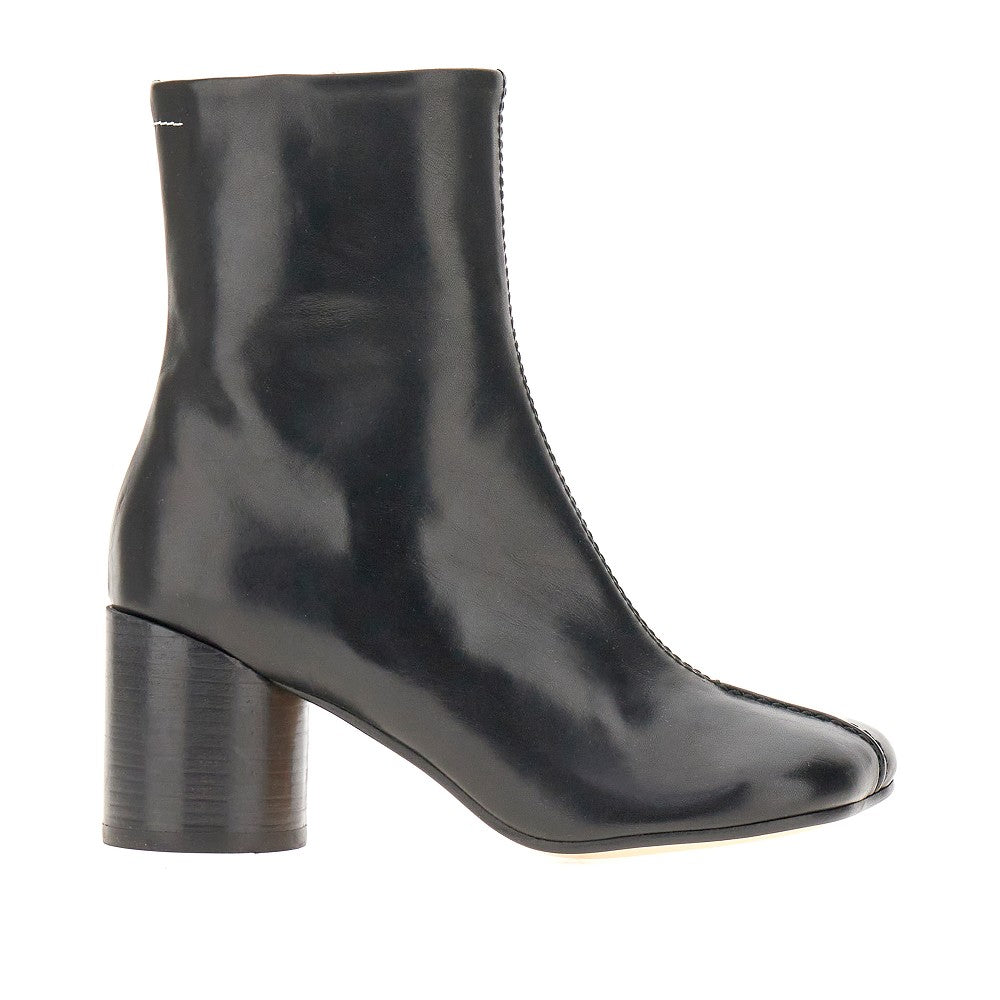 Leather ankle boots with anatomical toe