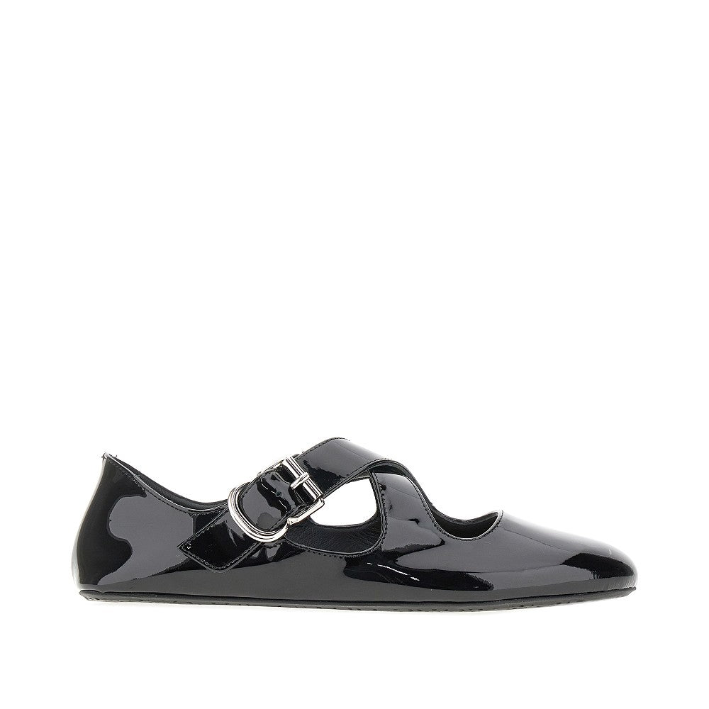 Patent leather criss-cross ballerinas