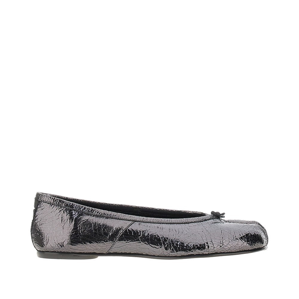 Cracked leather 'Tabi' ballerinas