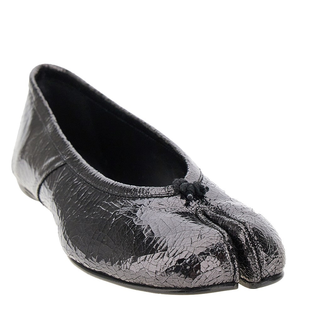 Cracked leather 'Tabi' ballerinas