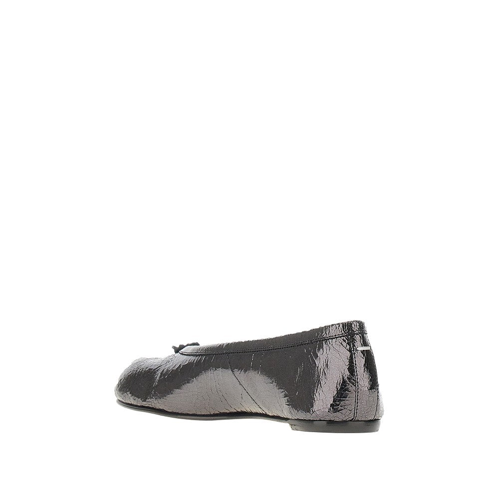 Cracked leather 'Tabi' ballerinas