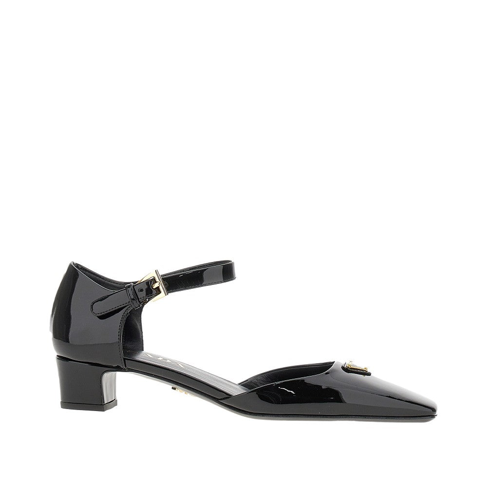 Patent leather pumps with triangle logo
