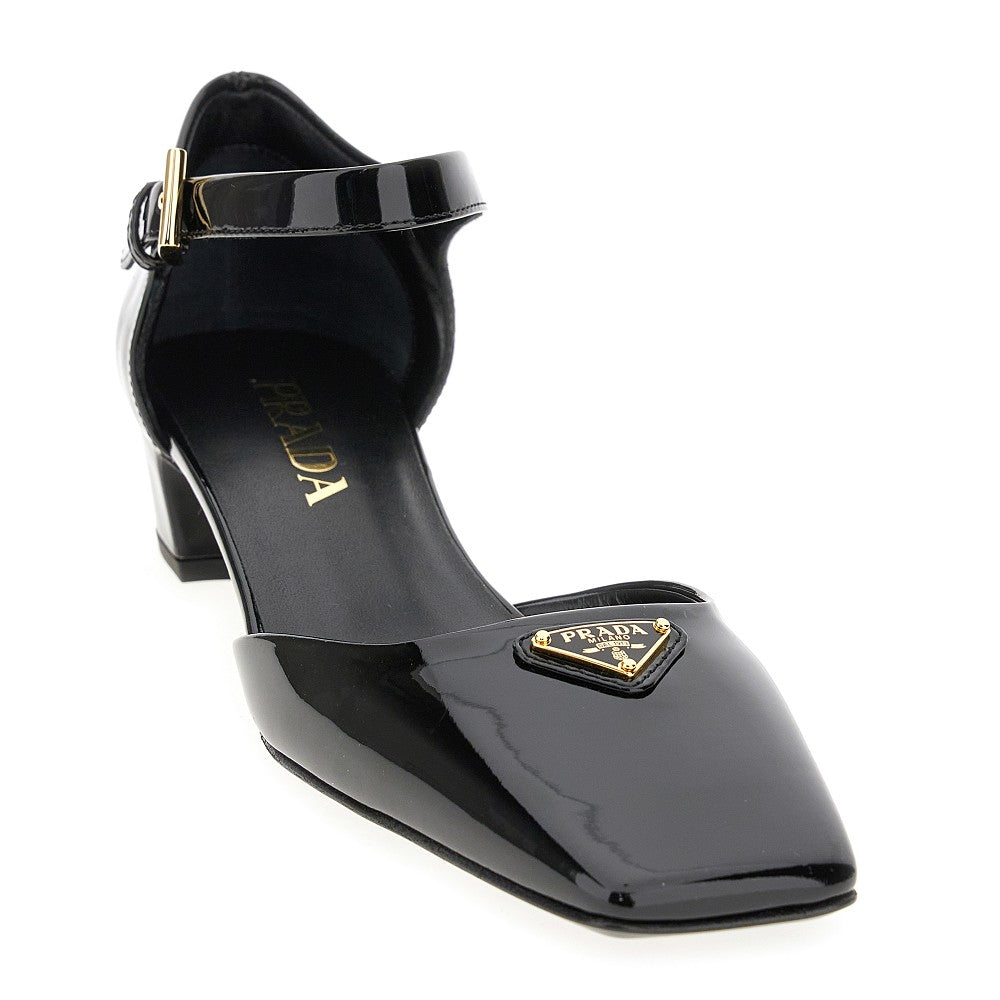 Patent leather pumps with triangle logo