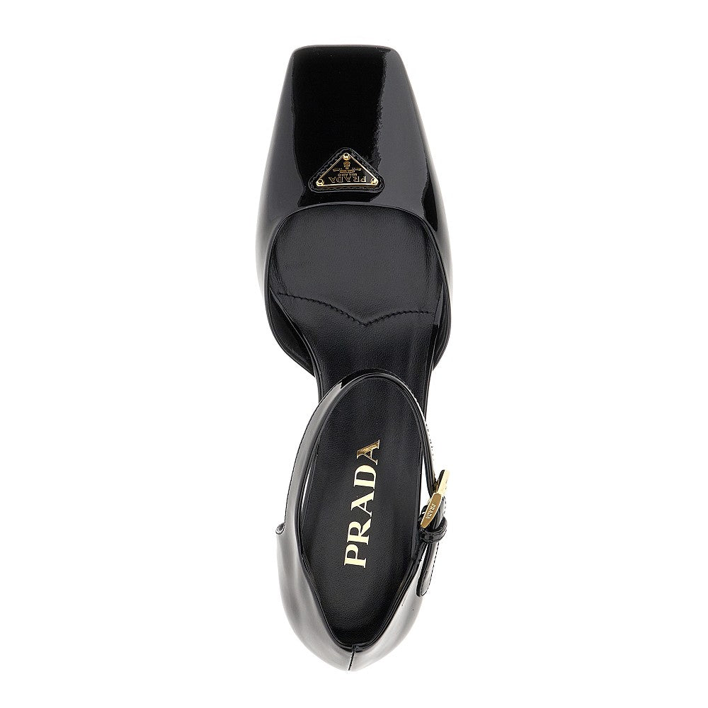 Patent leather pumps with triangle logo
