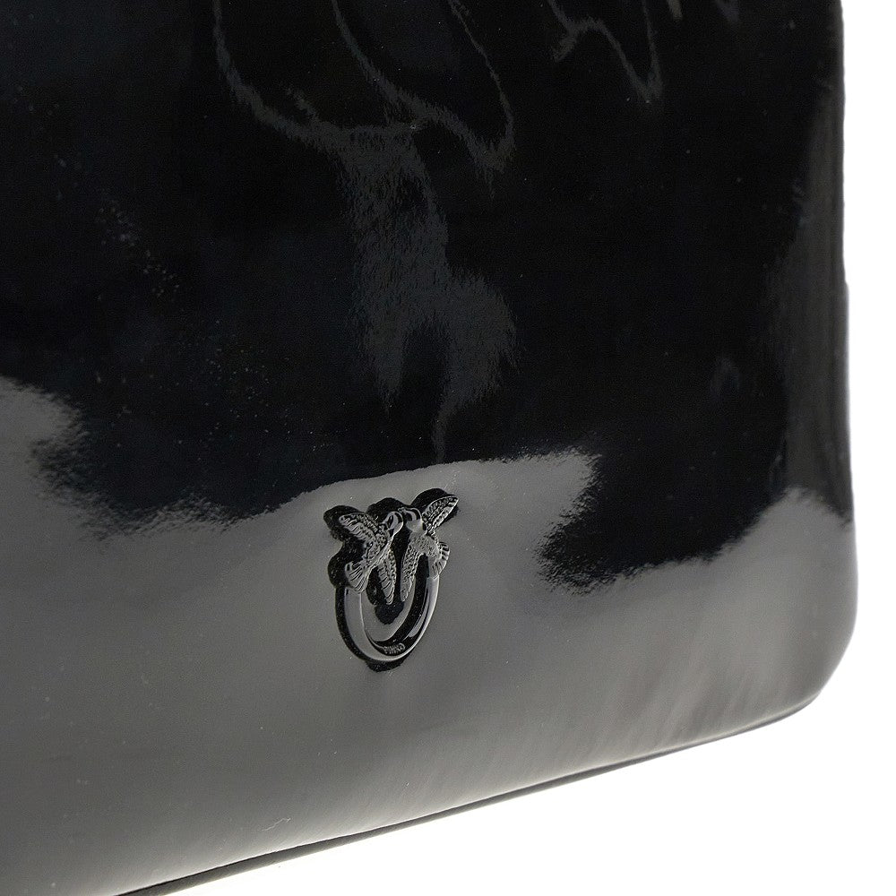 Patent faux leather flat pouch with chain