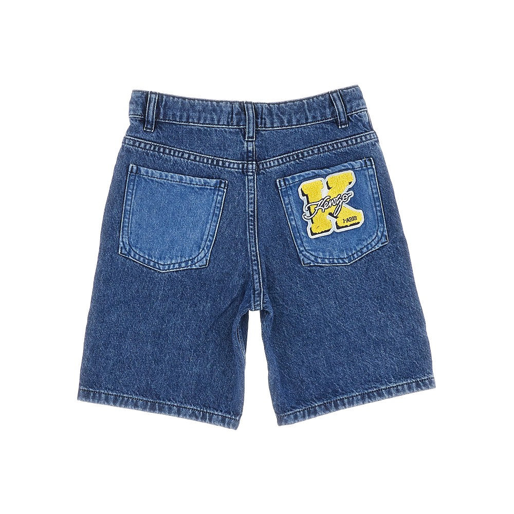 Bermuda in denim con ricamo e patch logo