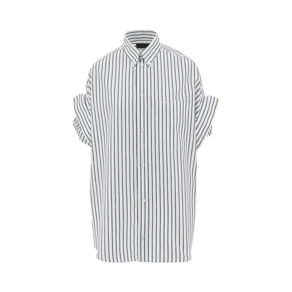 Oversized shirt with turned-up sleeves