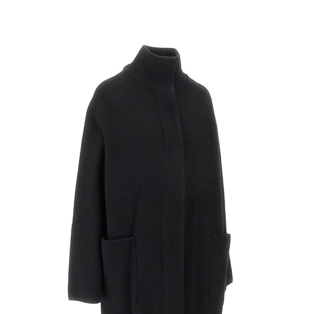 Oversized cloth coat with knitted neck