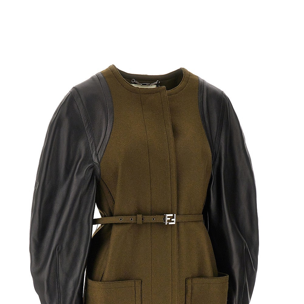 Cappotto midi in lana con maniche in nappa