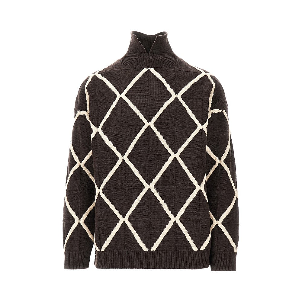 Knitted sweater with diamonds motif