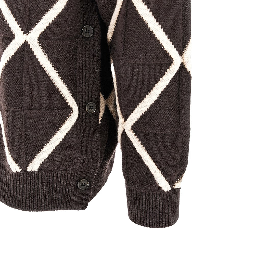 Knitted sweater with diamonds motif