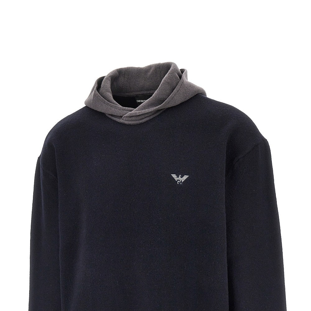 Pullover in lana con cappuccio