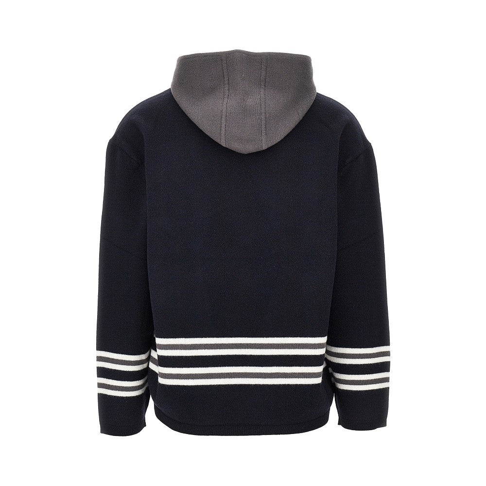 Pullover in lana con cappuccio