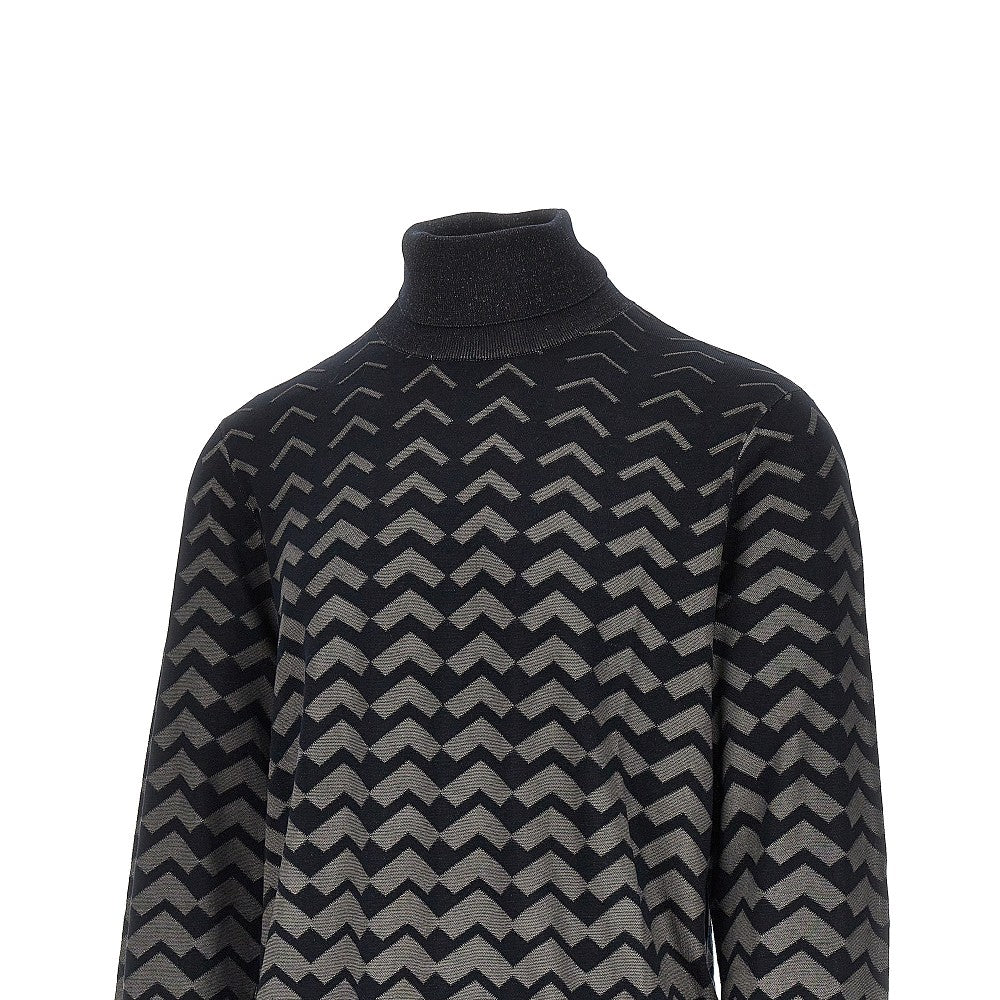 Knitted turtleneck with chevron motif