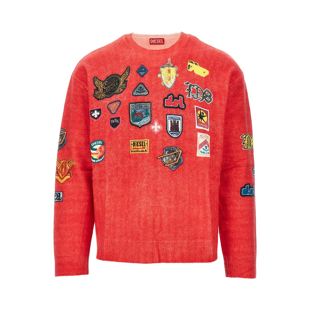 Pullover in lana con patch stampati