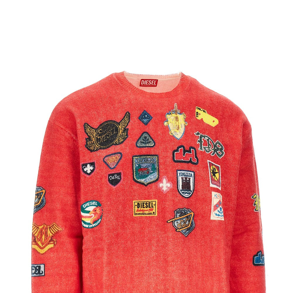 Pullover in lana con patch stampati