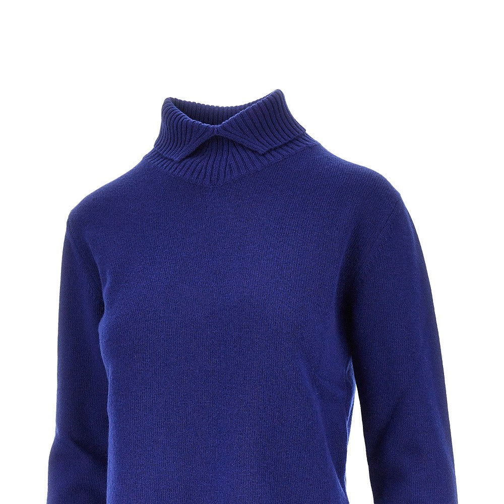 Pullover in lana con collo aperto