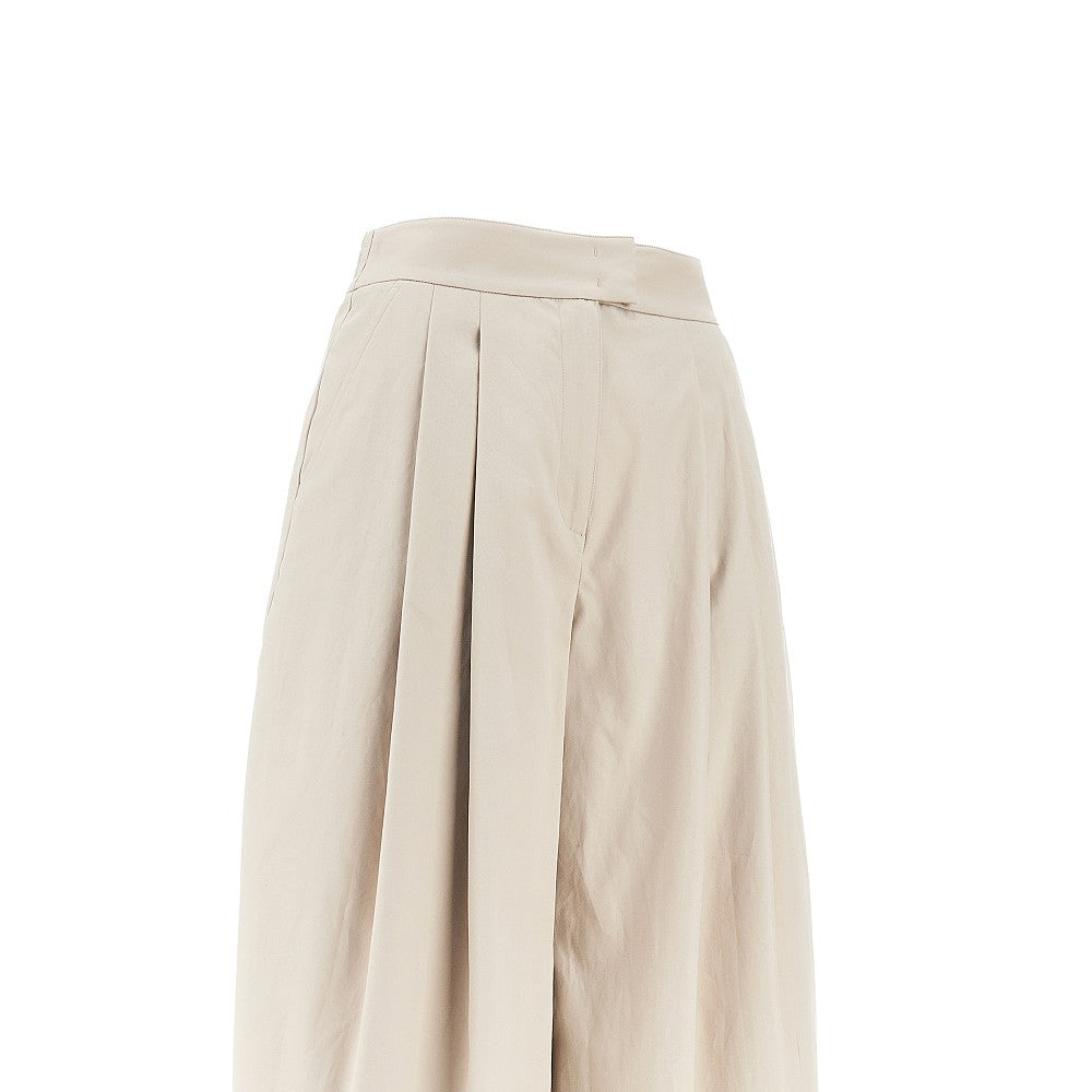Pantalone ampio in gabardina con pinces