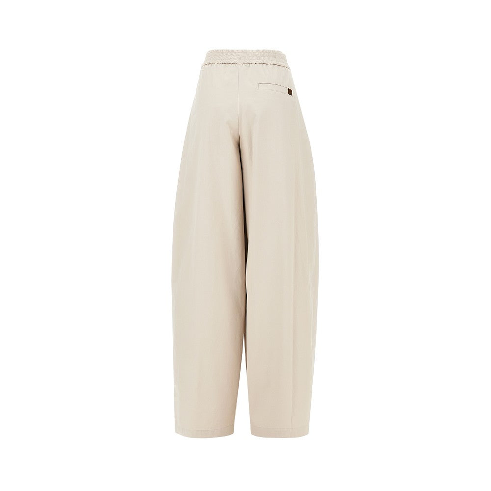 Pantalone ampio in gabardina con pinces