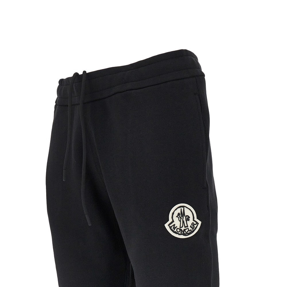 Joggers con patch logo in feltro