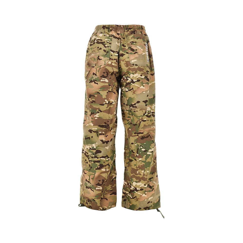 Strass-embellished camouflage pants