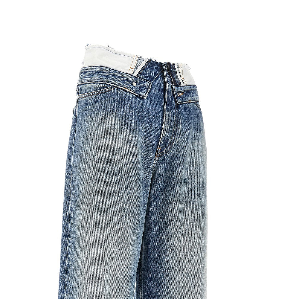 Jeans con effetto rovesciato in vita