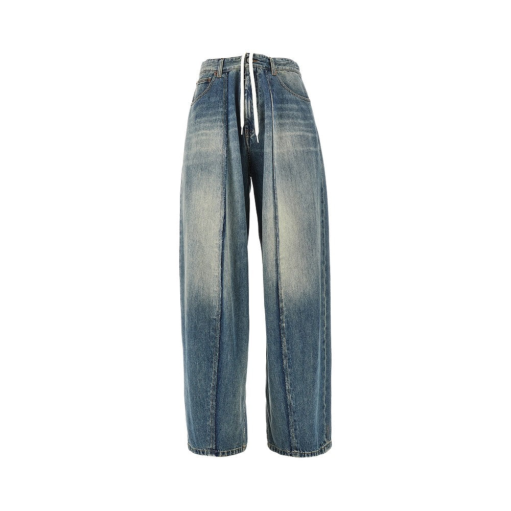 Wide leg jeans with raw-cut seams