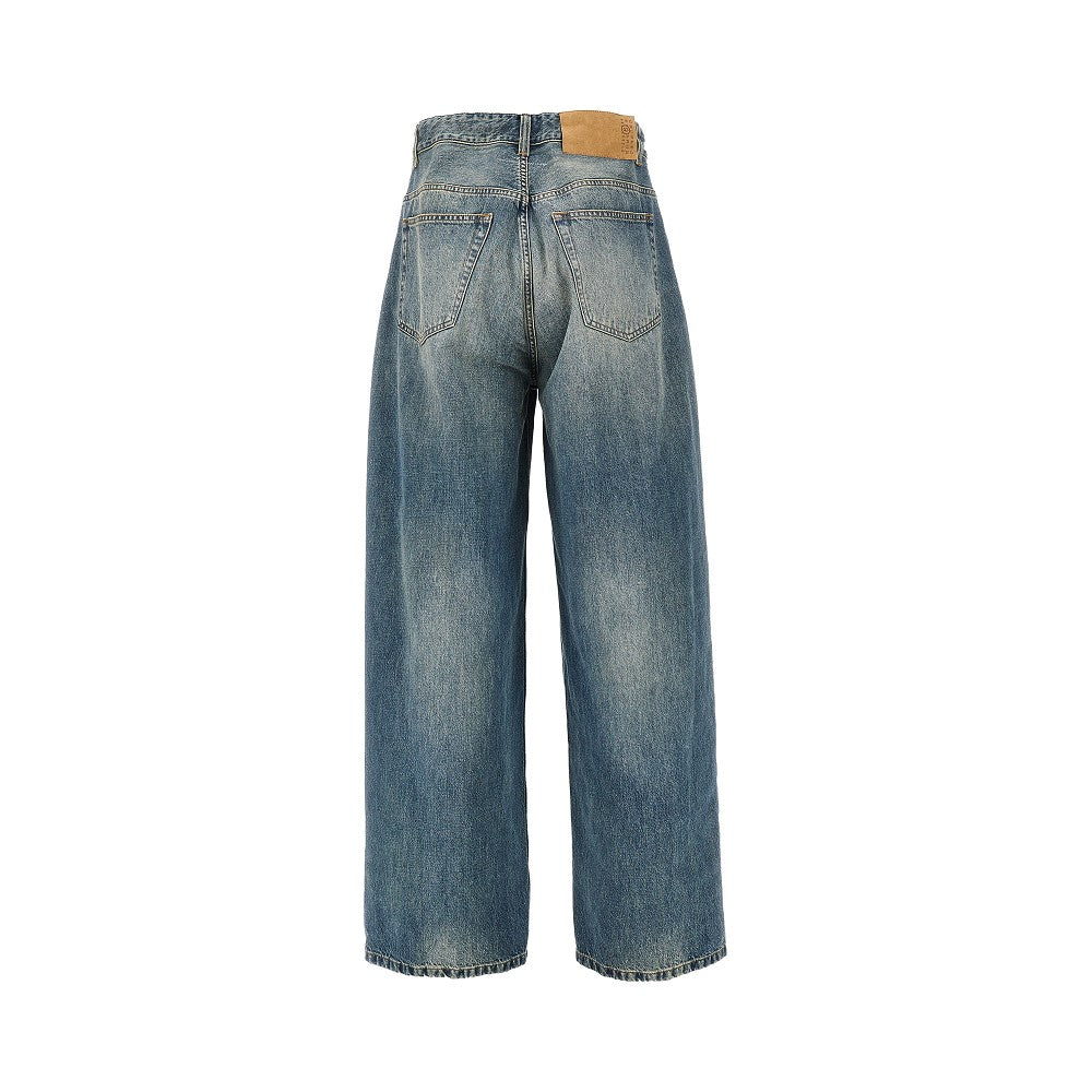 Wide leg jeans with raw-cut seams