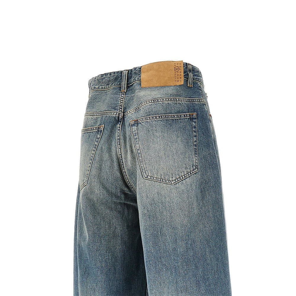 Wide leg jeans with raw-cut seams