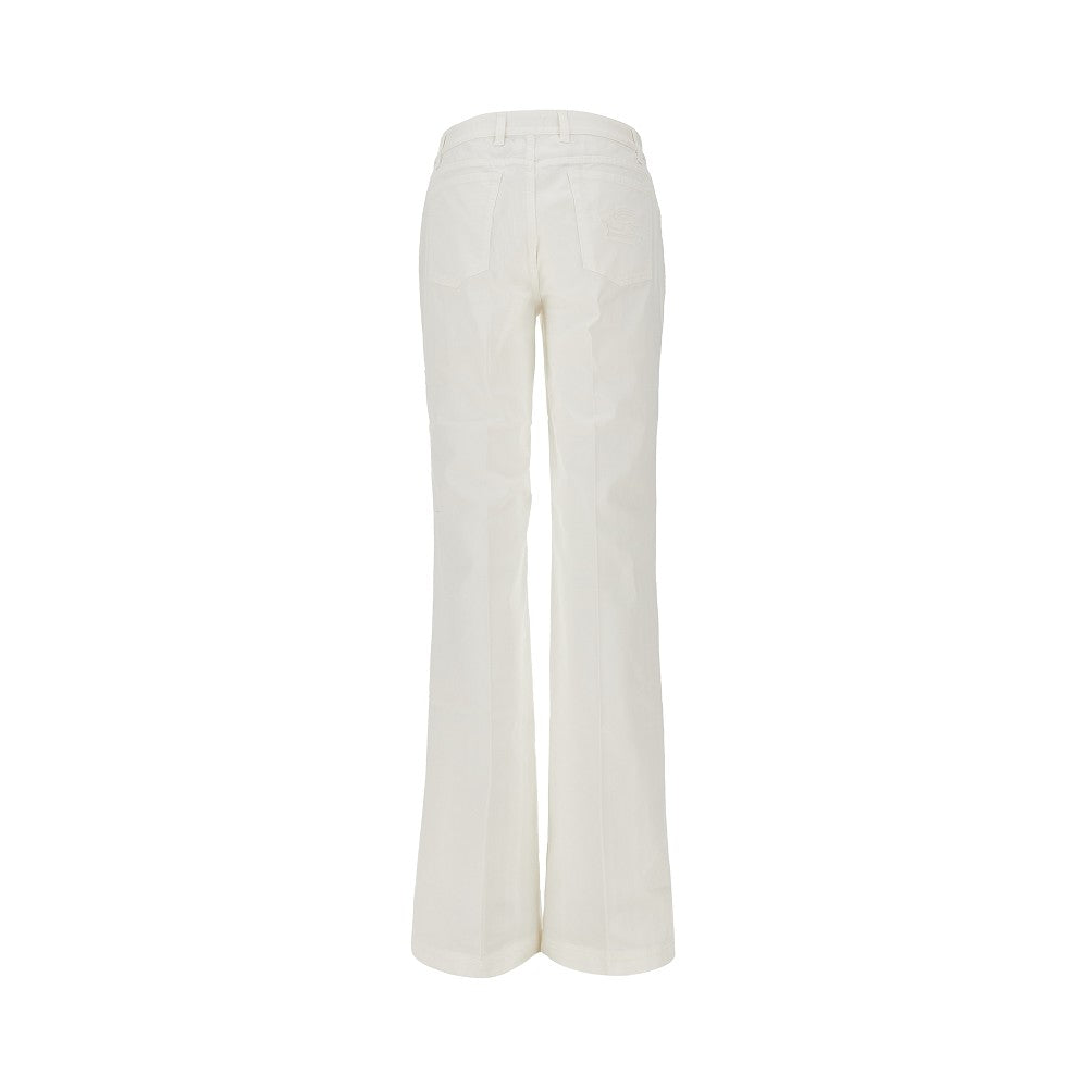 Pantalone svasato in twill stretch