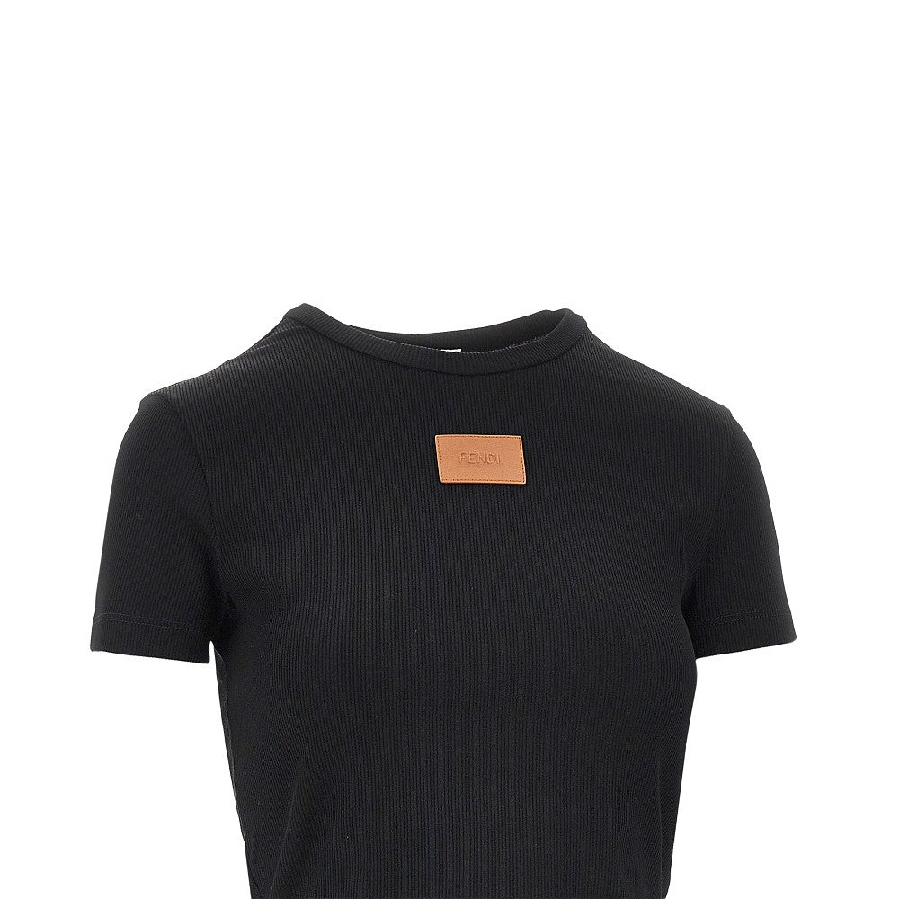 T-shirt cropped con patch in pelle