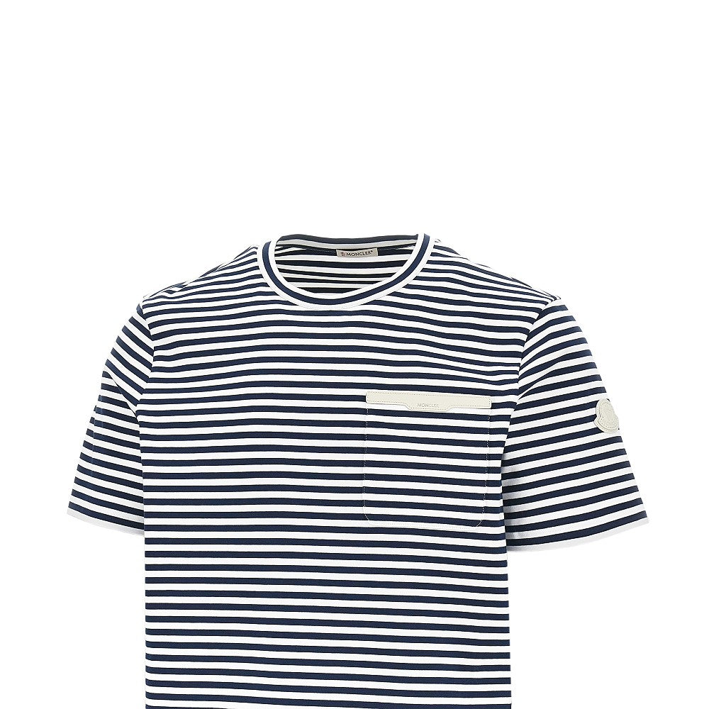T-shirt a righe con patch in pelle