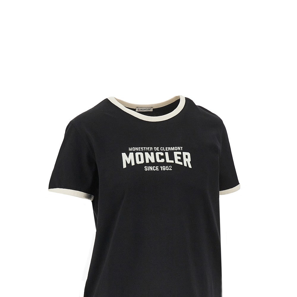 T-shirt con logo floccato
