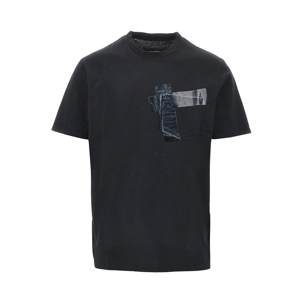 T-shirt con nastro adesivo