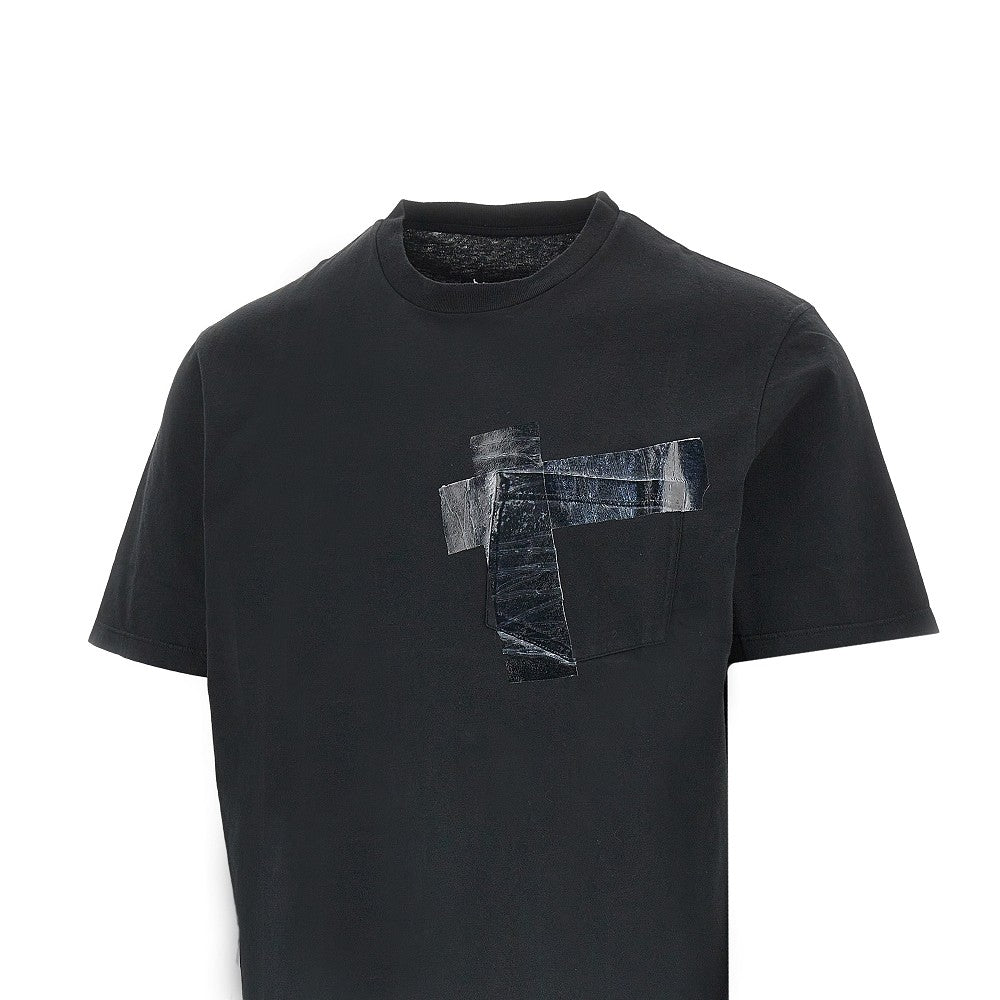 T-shirt con nastro adesivo